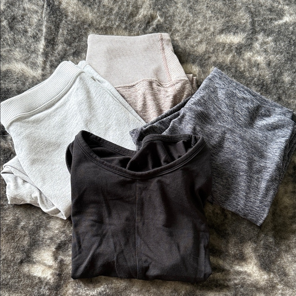 Set of Alo Yoga active wear